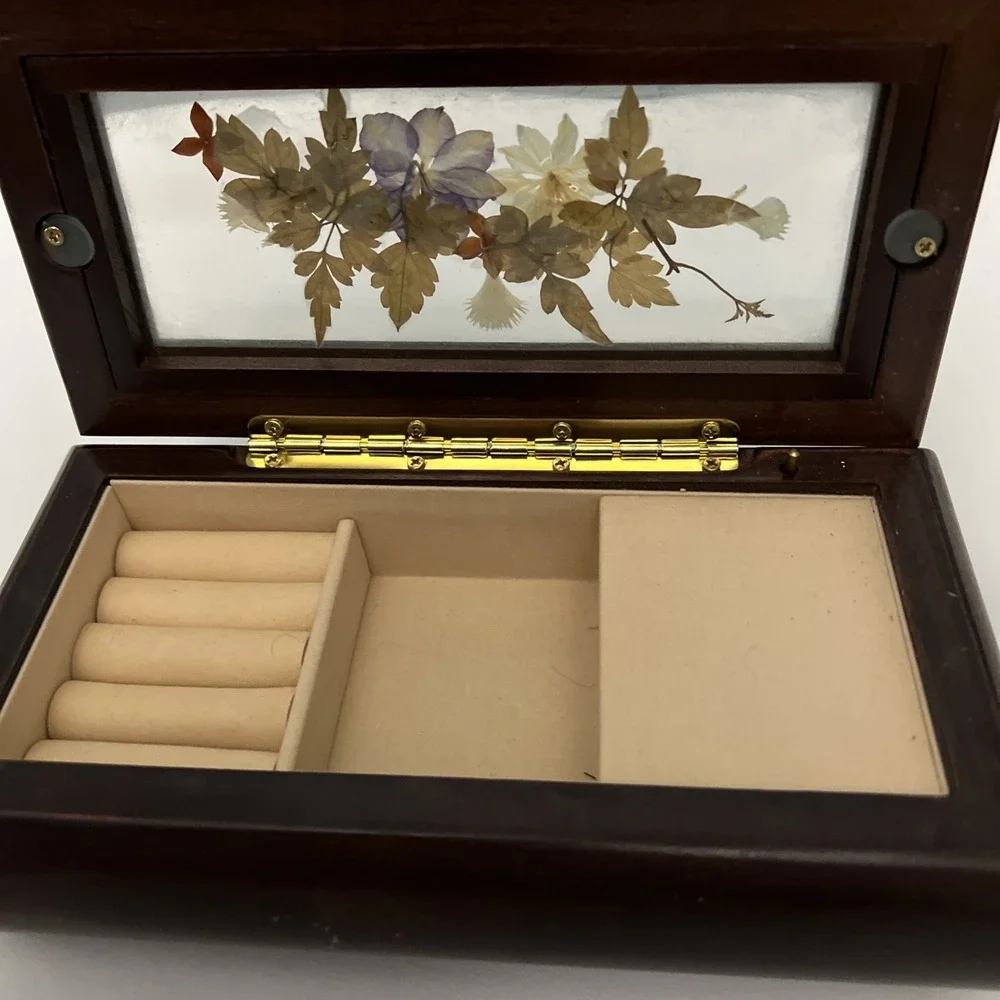The Bombay Company vtg bombay